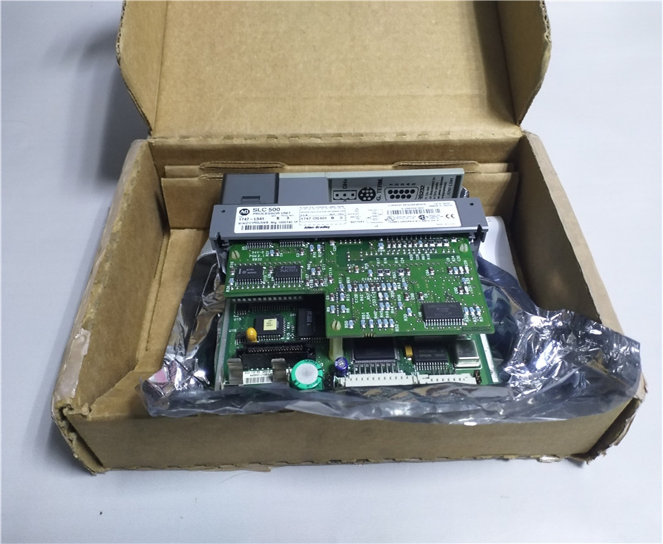 A-B 2004-RZ04BA1AN3 Servo Motor