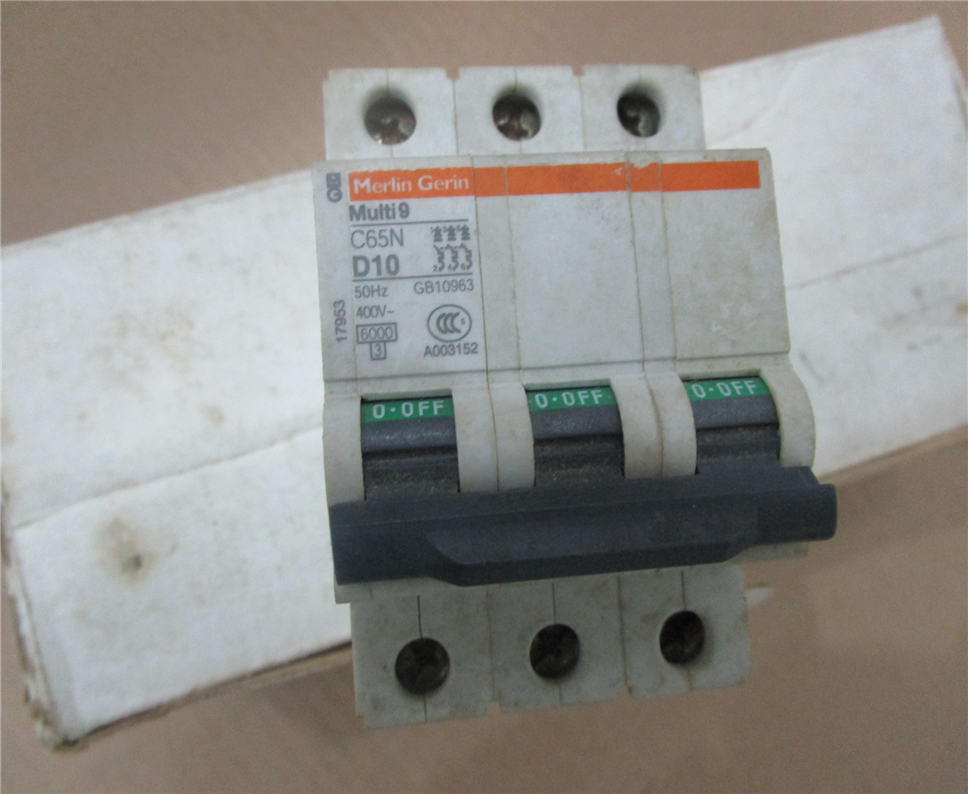SCHNEIDER C65N 3P D63 Module