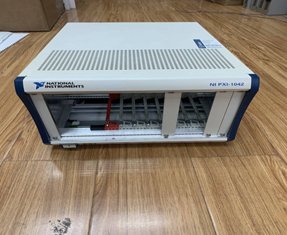 National Instruments PXI-1042