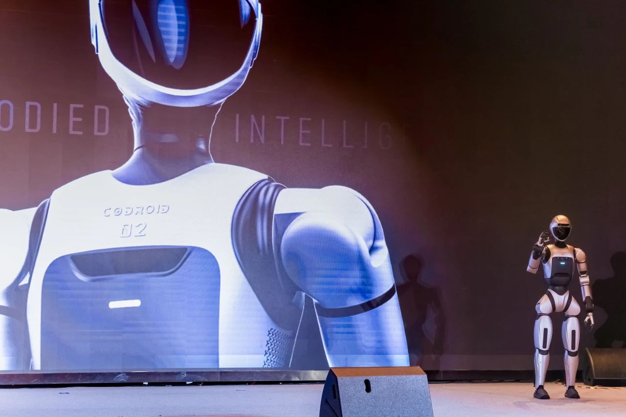 The intelligent body has evolved comprehensively! Estun Codroid releases the new generation of humanoid robot Codroid 02